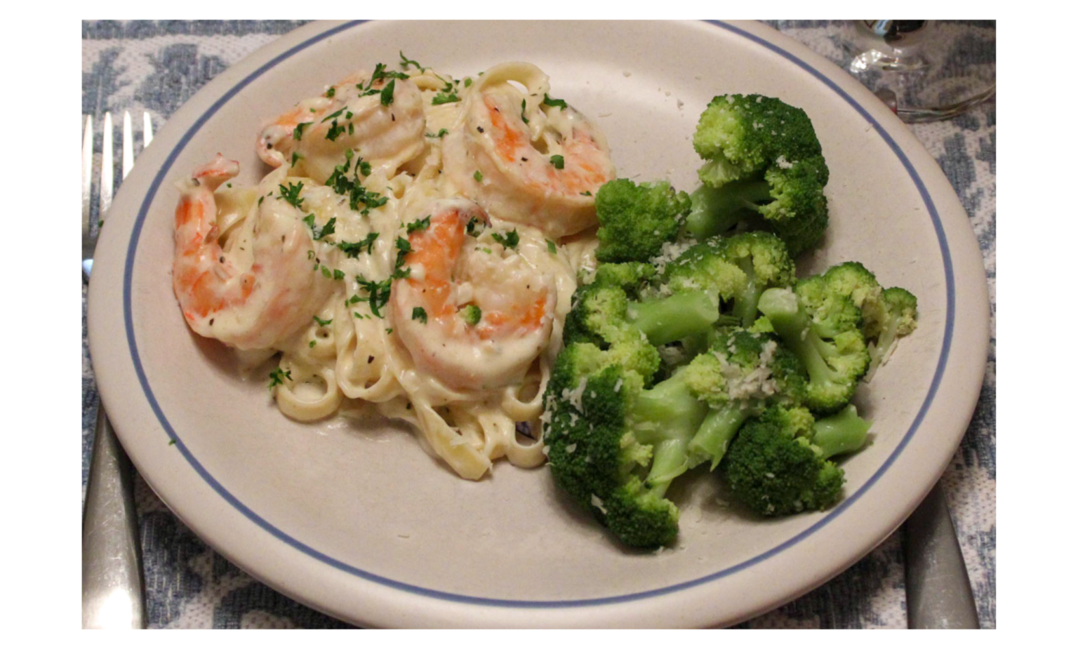 Creamy Garlic Shrimp Alfredo Pasta - Forever Young Goods and Eats